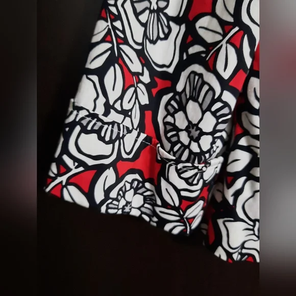 Hearts of Palm Red and Black Floral Blazer - Picture 4 of 7